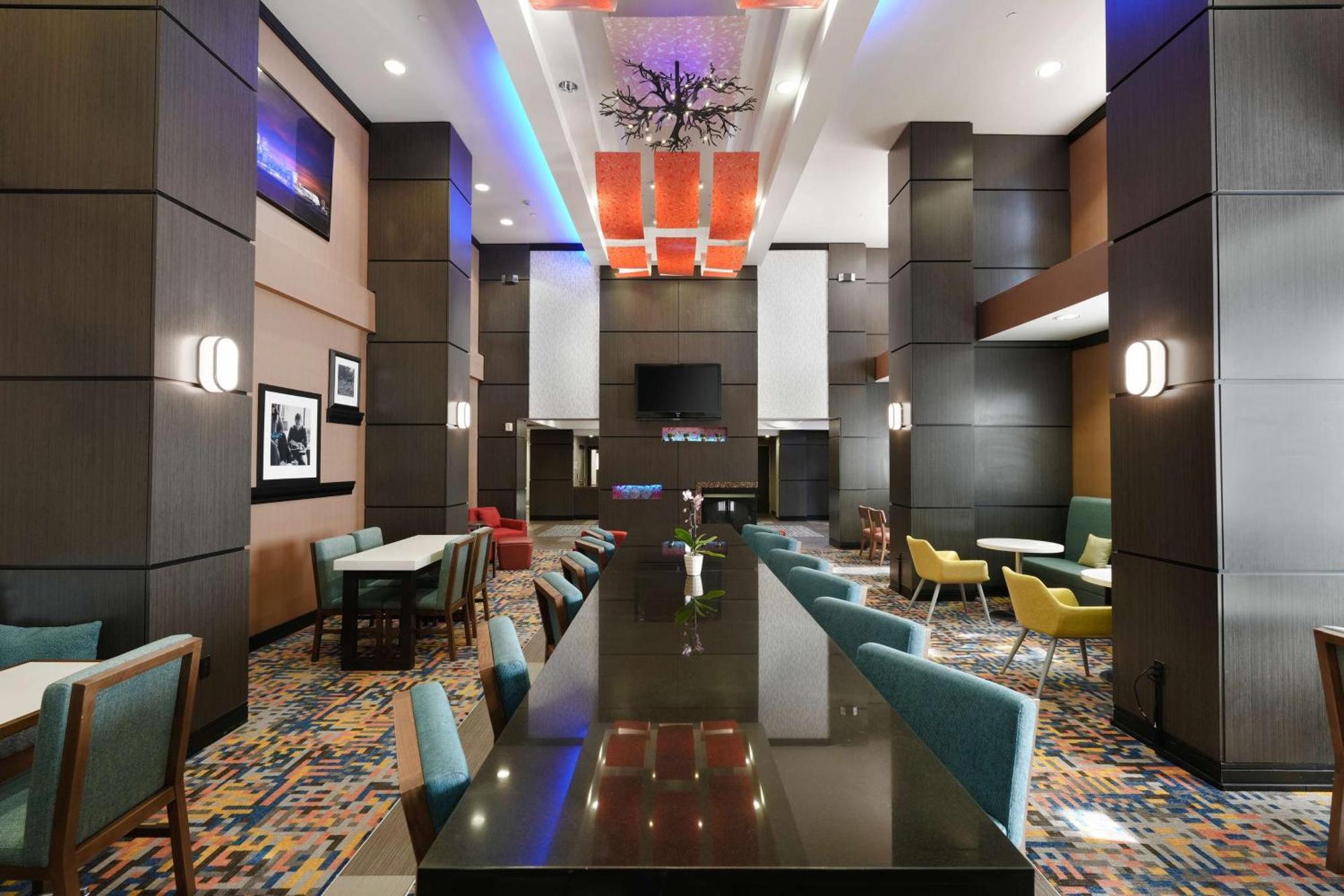 Hampton Inn And Suites Tulsa Central Exterior photo
